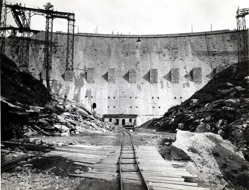 momapix_158754_pos_13