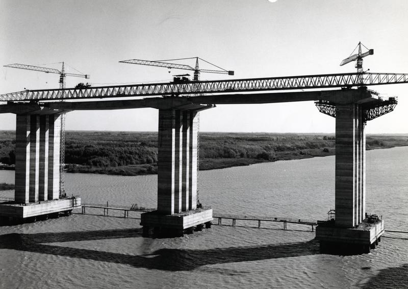 momapix_176775_pos_9