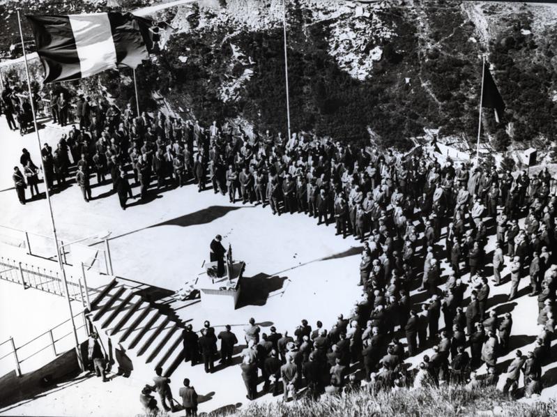 momapix_214206_pos_34