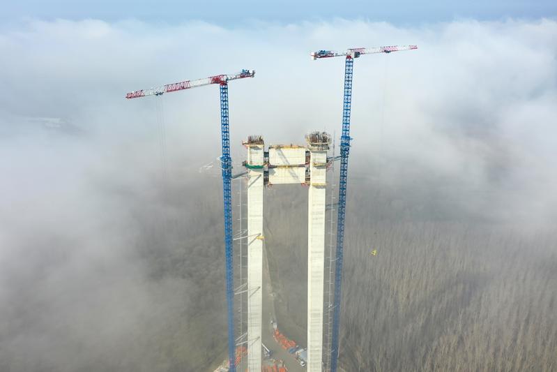 momapix_334476_pos_45