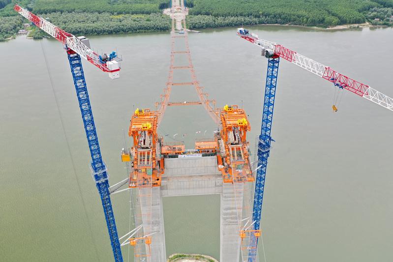 momapix_347186_pos_42