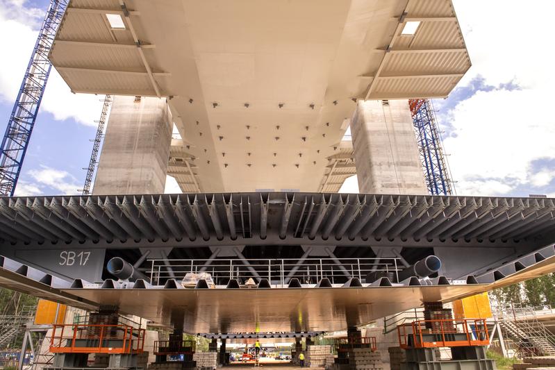 momapix_354254_pos_58