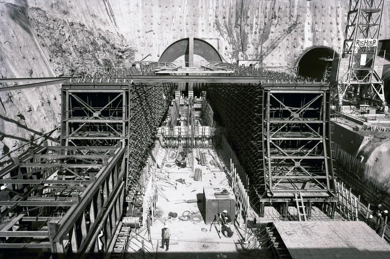 momapix_355070_pos_0