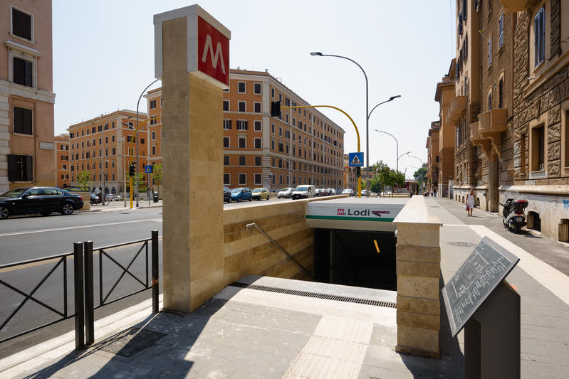 momapix_379086_pos_22