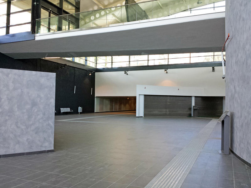 momapix_379142_pos_1