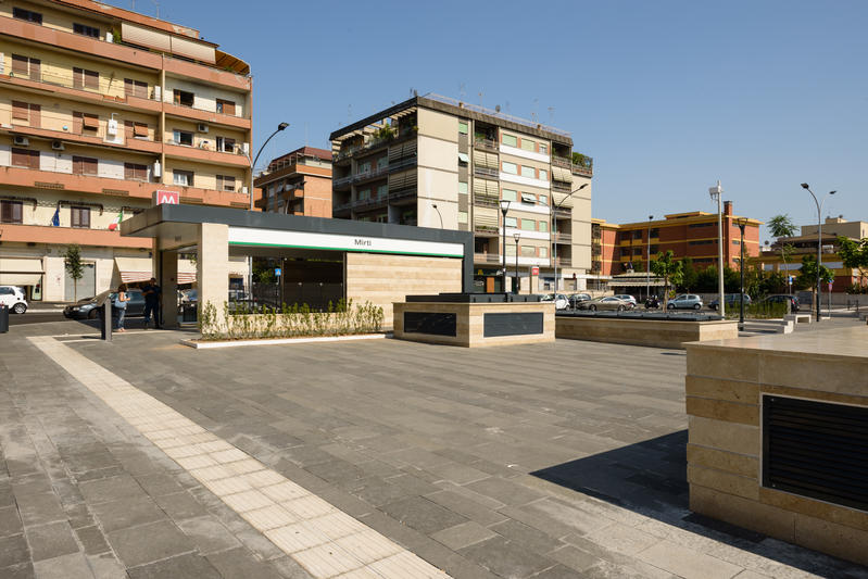 momapix_379168_pos_4