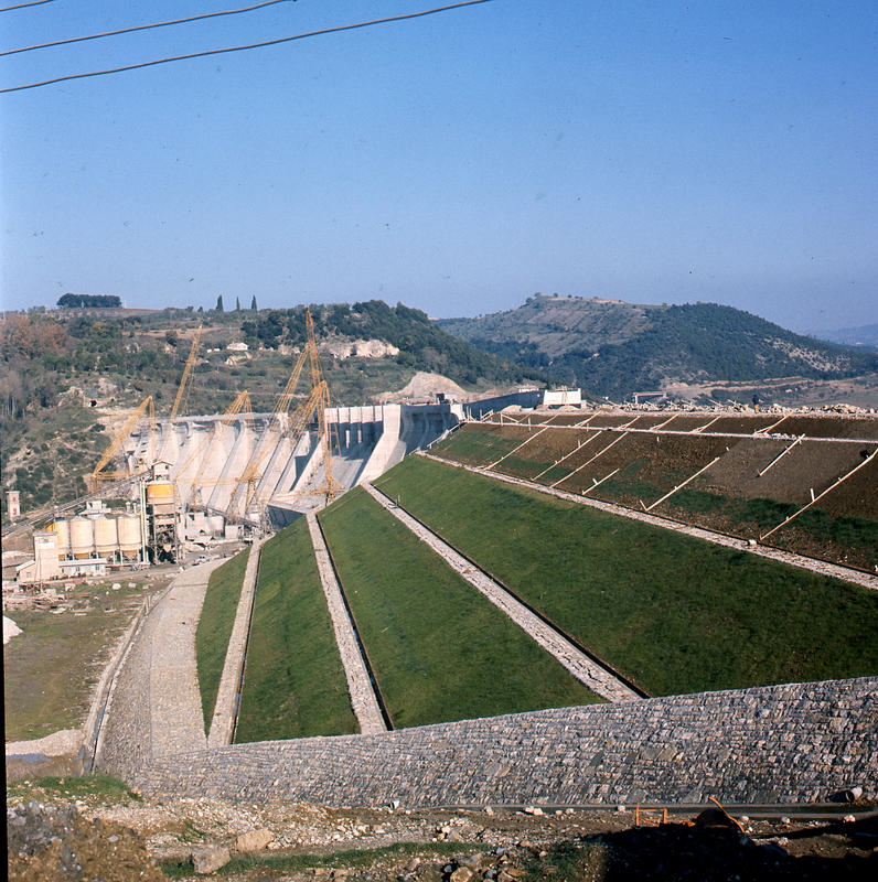 momapix_385320_pos_1