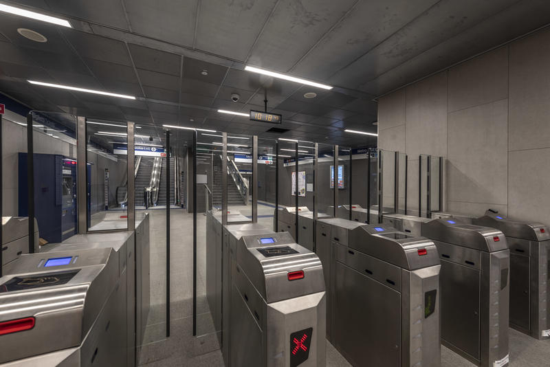 momapix_404046_pos_121