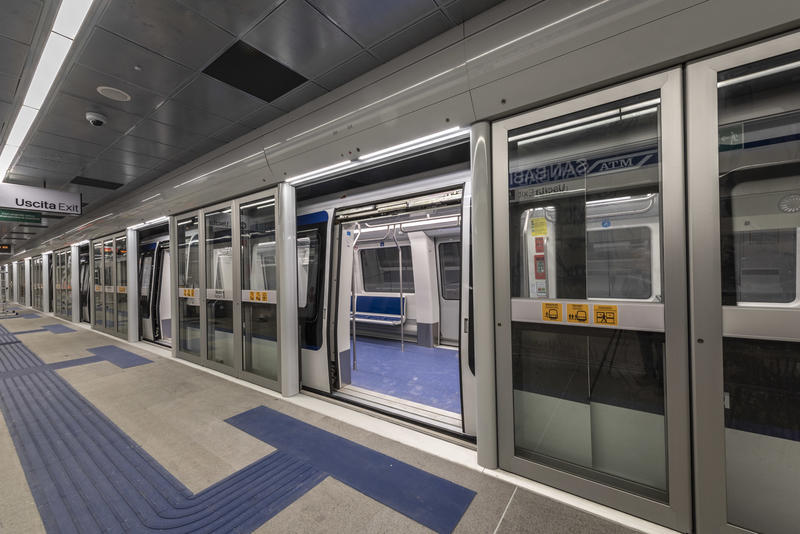 momapix_404053_pos_119