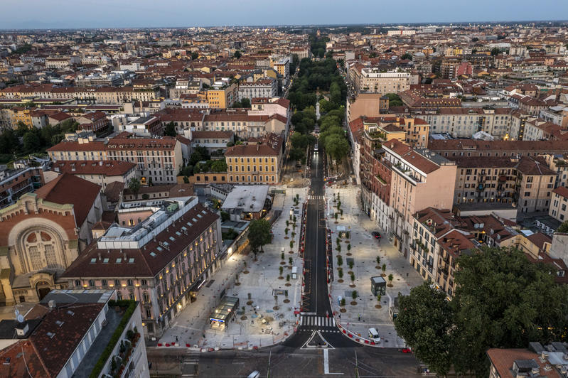 momapix_404161_pos_110