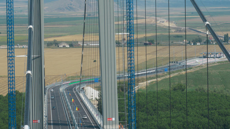 momapix_404679_pos_2