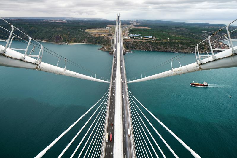 momapix_407816_pos_1