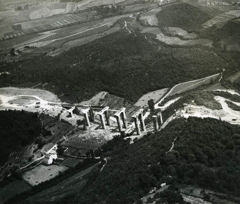 momapix_414438_pos_34