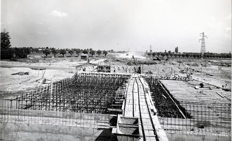 momapix_414452_pos_77