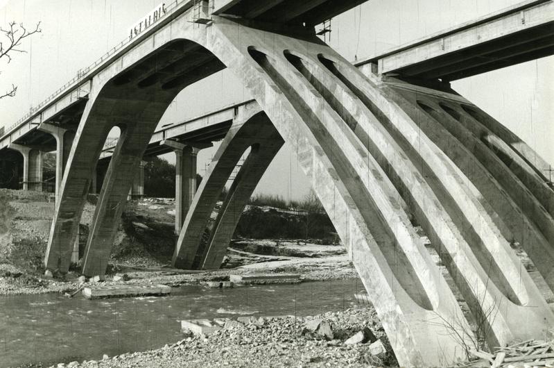 momapix_414510_pos_44