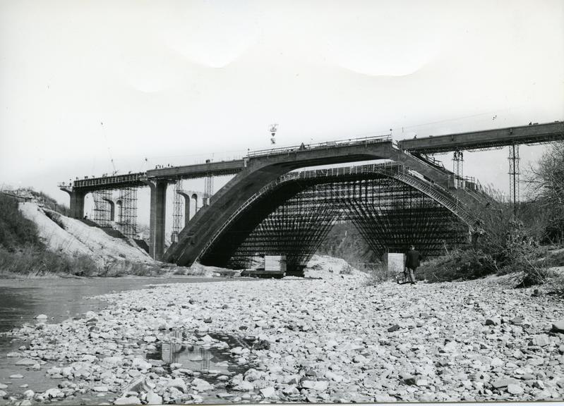 momapix_414512_pos_45