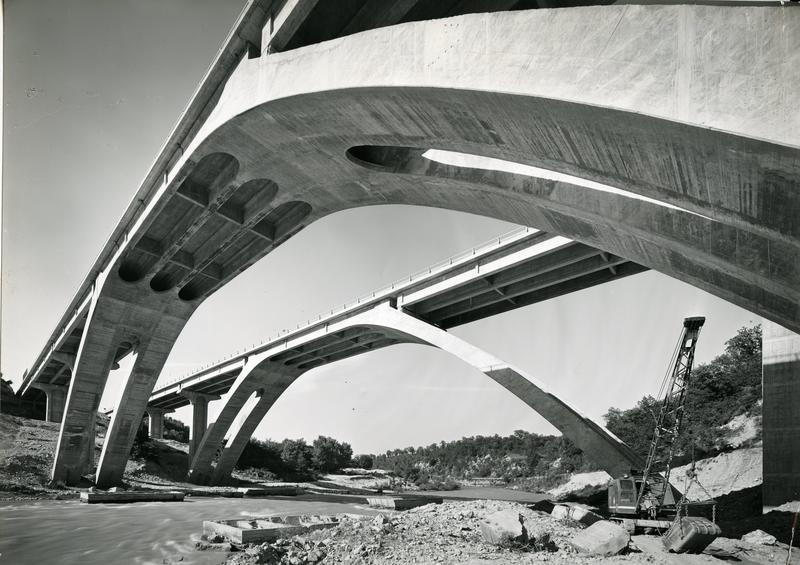 momapix_414516_pos_13