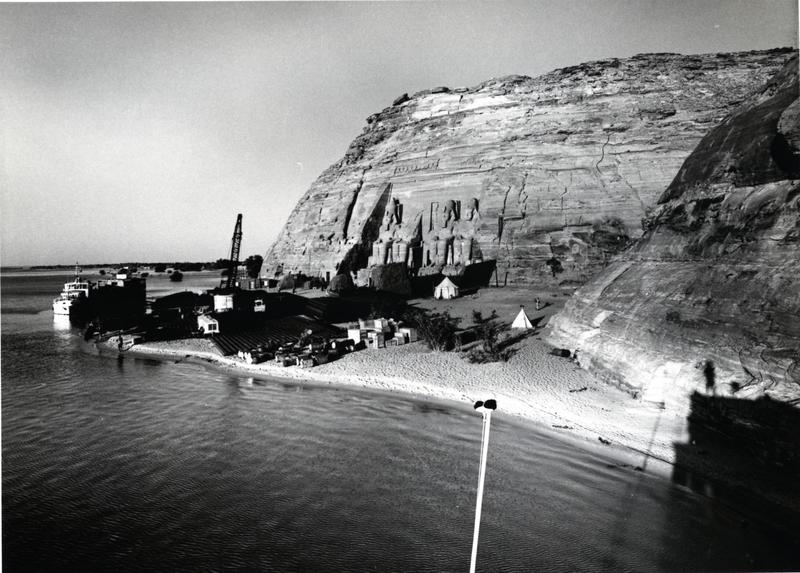 momapix_414617_pos_125