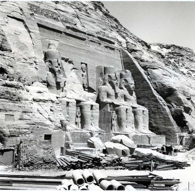 momapix_414652_pos_107