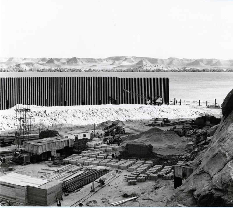 momapix_414656_pos_111