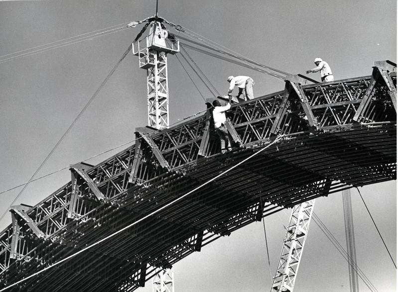 momapix_414730_pos_0