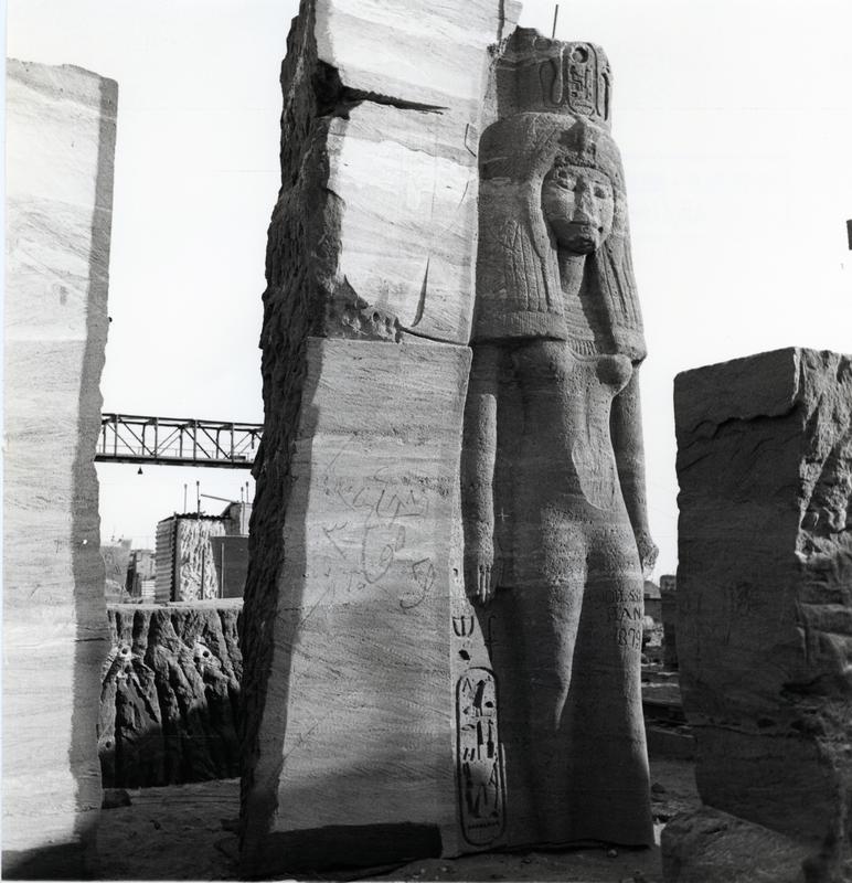 momapix_414740_pos_25