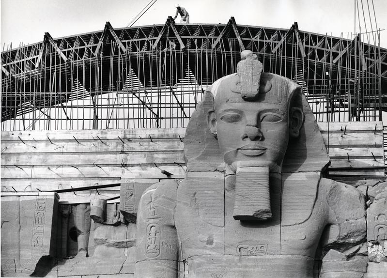 momapix_414771_pos_1