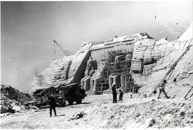 momapix_414784_pos_7