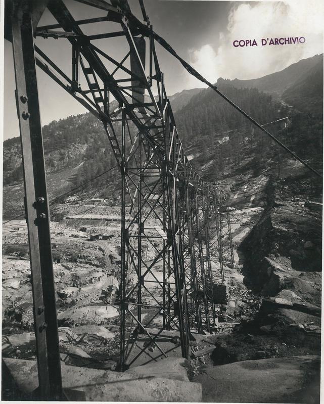 momapix_418722_pos_2