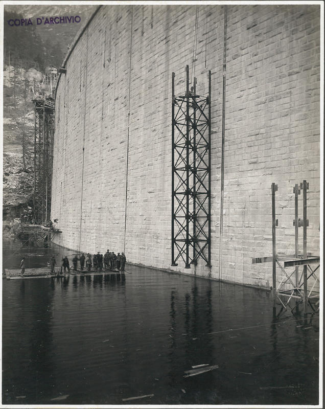 momapix_418724_pos_1