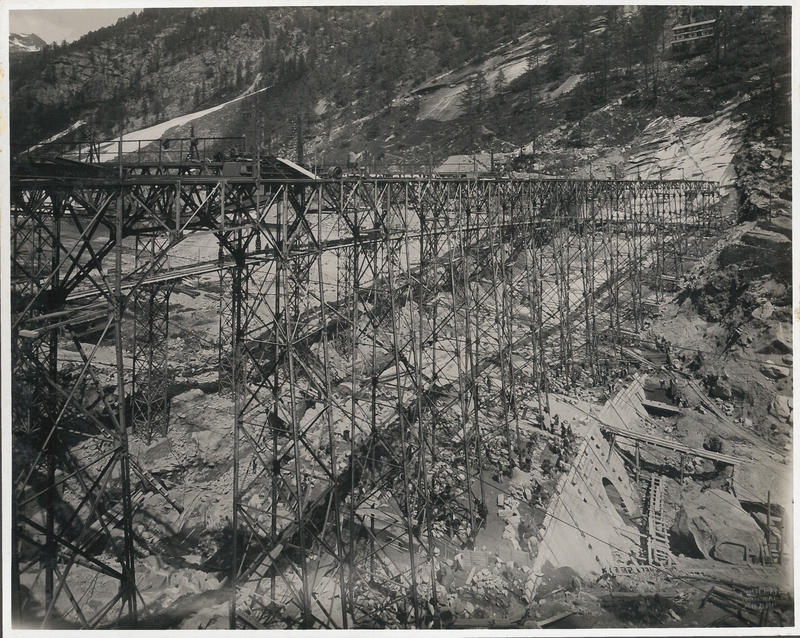 momapix_418726_pos_8