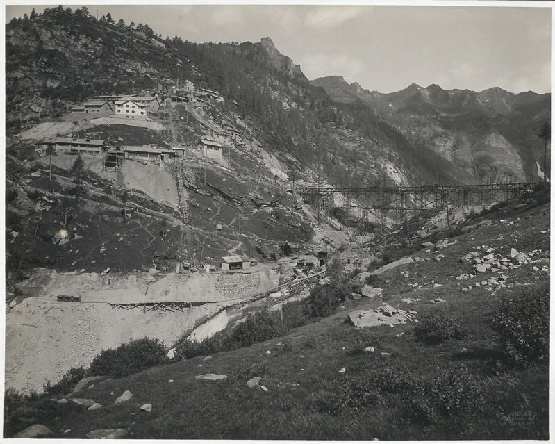 momapix_418727_pos_7