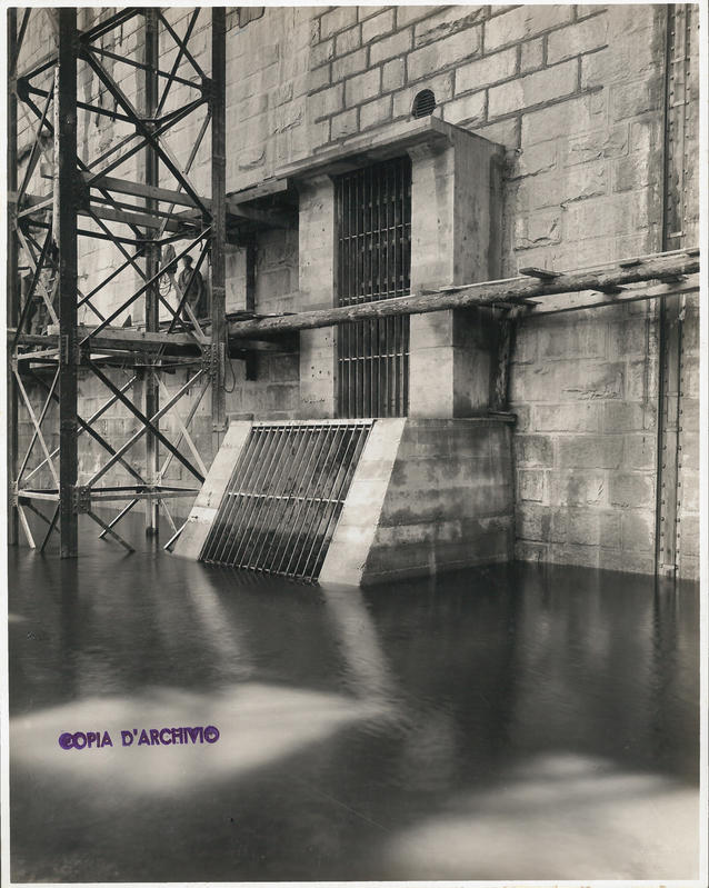 momapix_418732_pos_3