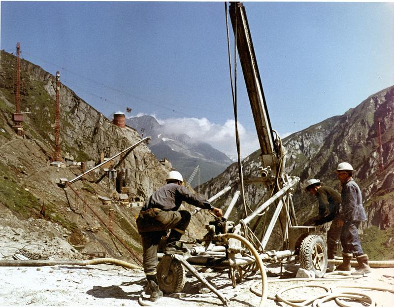 momapix_420119_pos_50