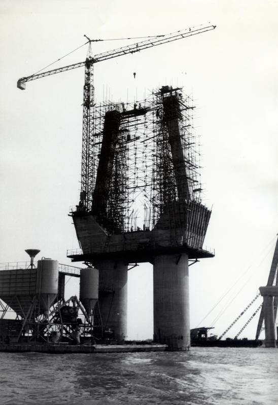 momapix_433855_pos_7