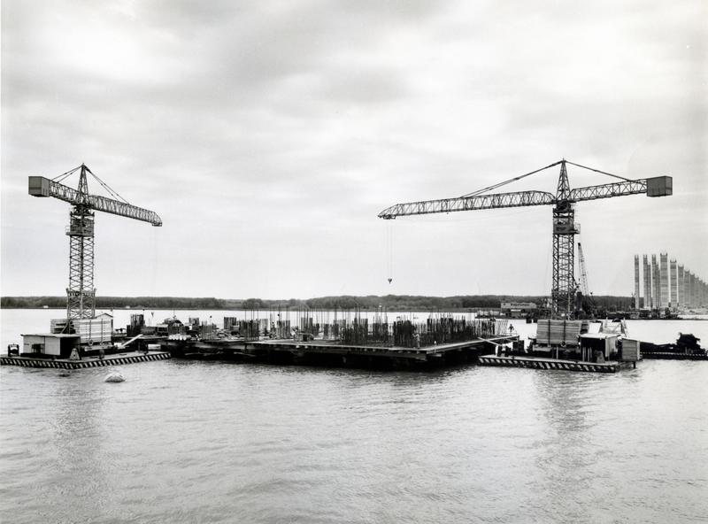 momapix_433857_pos_5