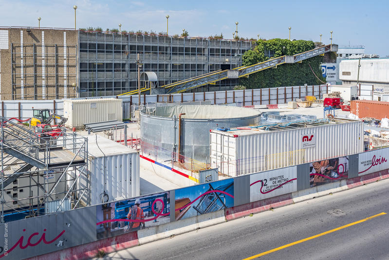 momapix_437677_pos_0