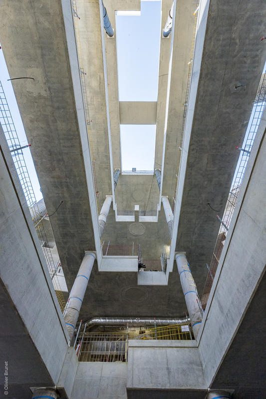 momapix_437695_pos_34