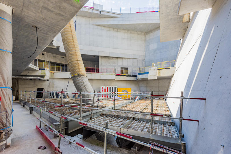 momapix_437697_pos_32