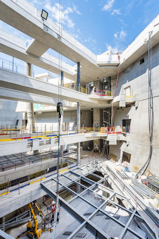 momapix_437711_pos_16