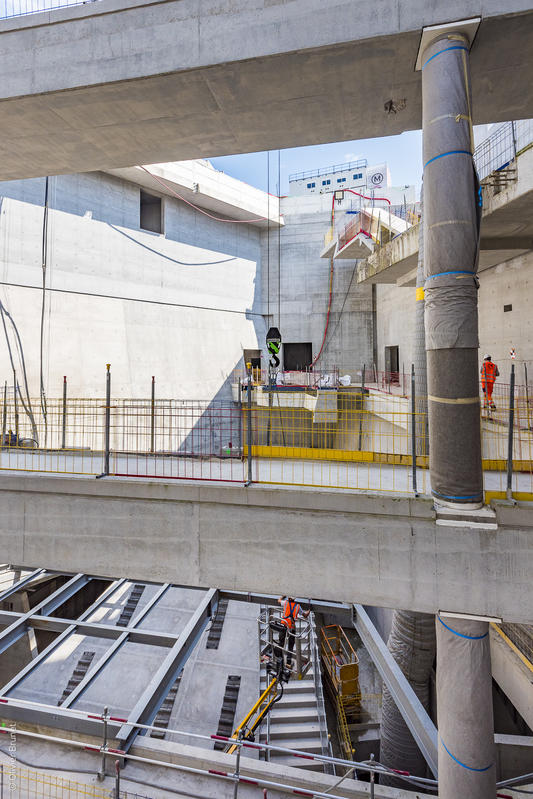 momapix_437713_pos_12