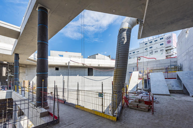 momapix_437716_pos_8