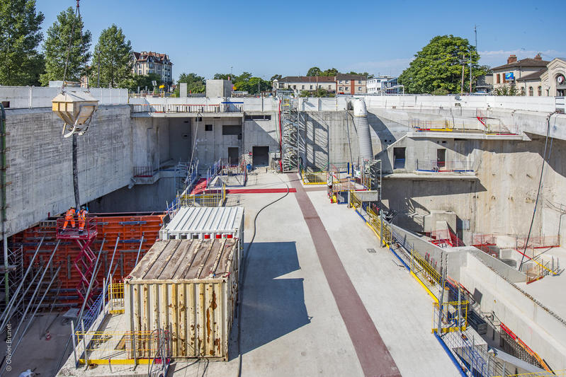 momapix_437721_pos_50