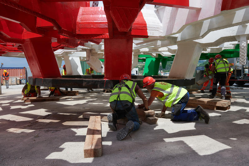 momapix_437786_pos_3