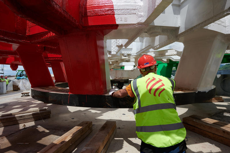 momapix_437787_pos_4