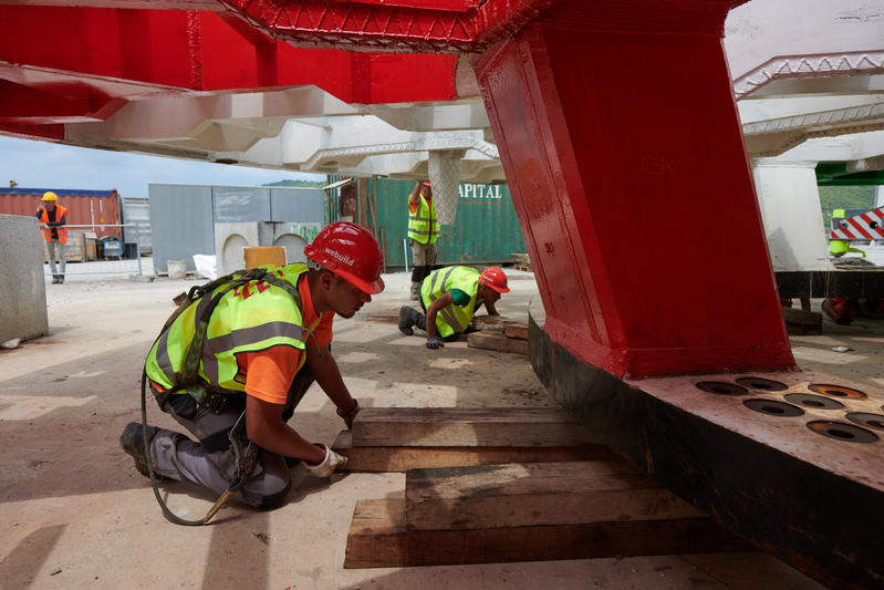 momapix_437788_pos_5