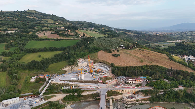 momapix_437833_pos_0