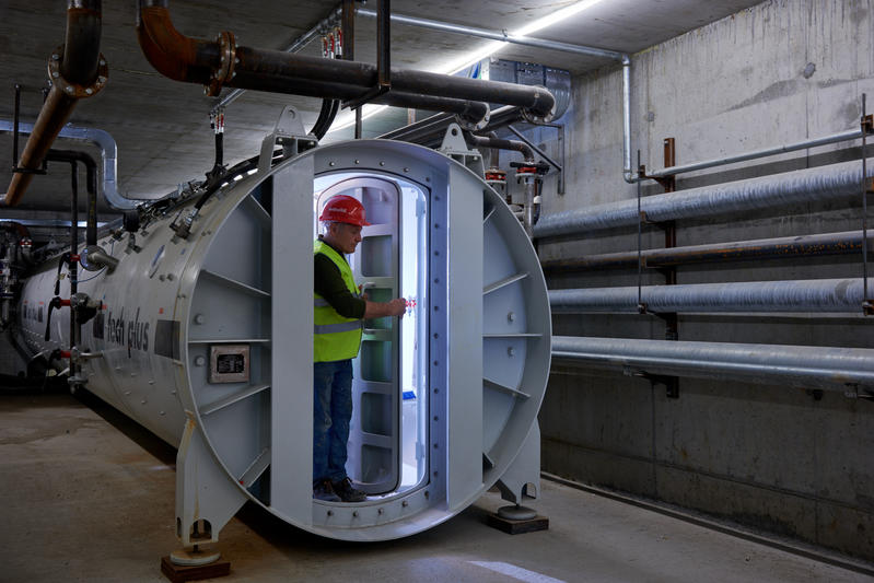 momapix_437856_pos_23