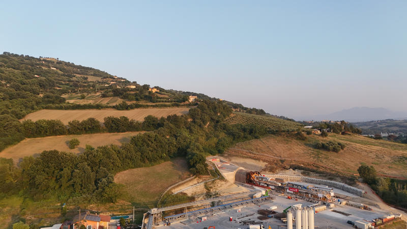 momapix_437879_pos_32