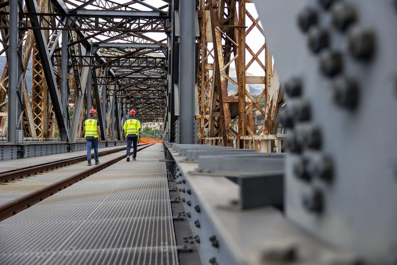 momapix_437953_pos_0